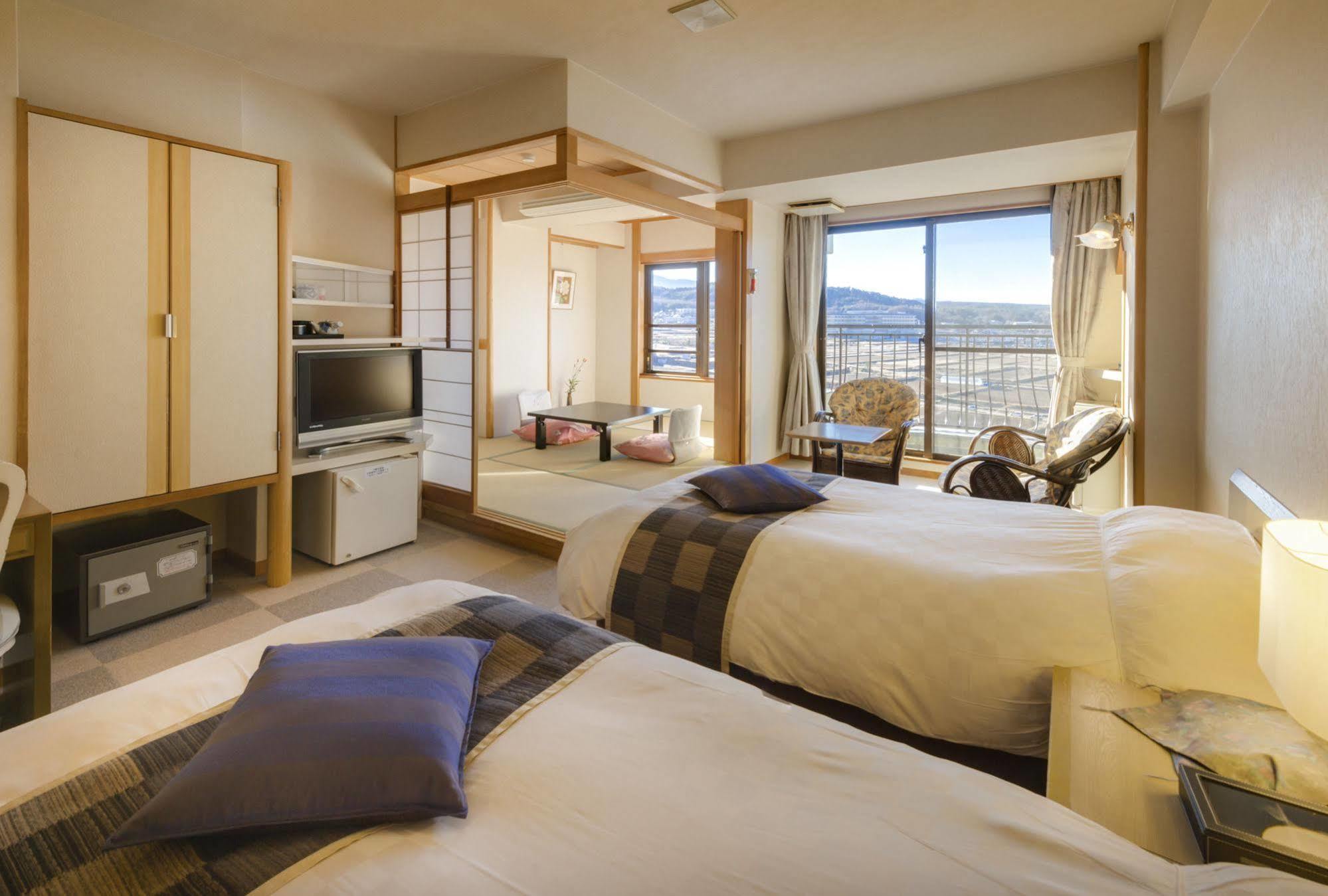 Hotel Kaneyamaen Fujiyoshida Esterno foto